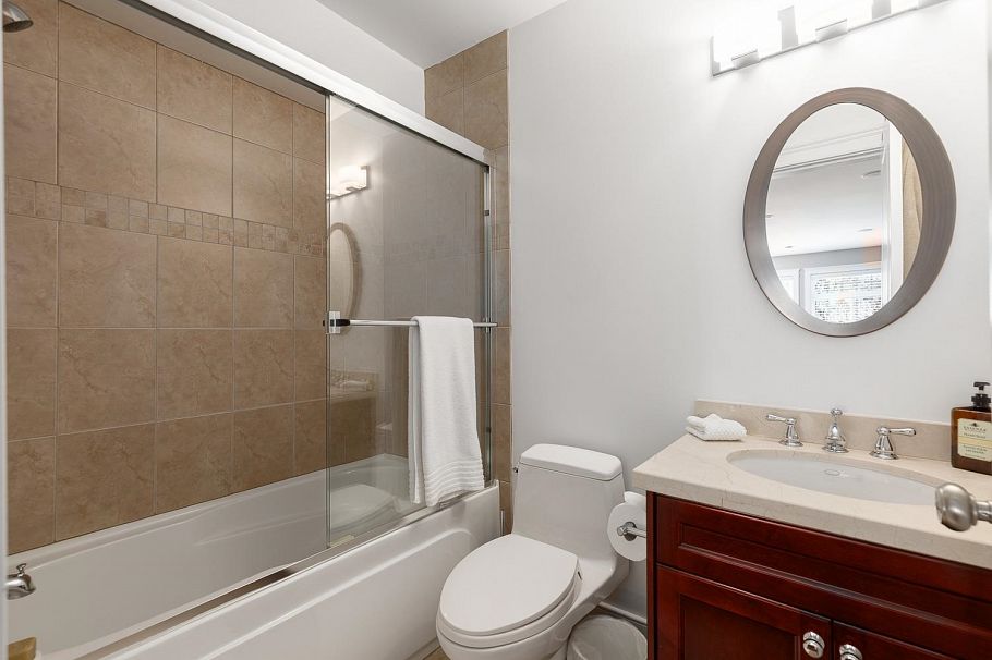 227 E 17 Street North Vancouver, BC - 30