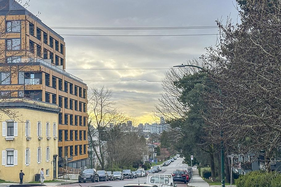 1737 Frances Street Vancouver, BC - 37