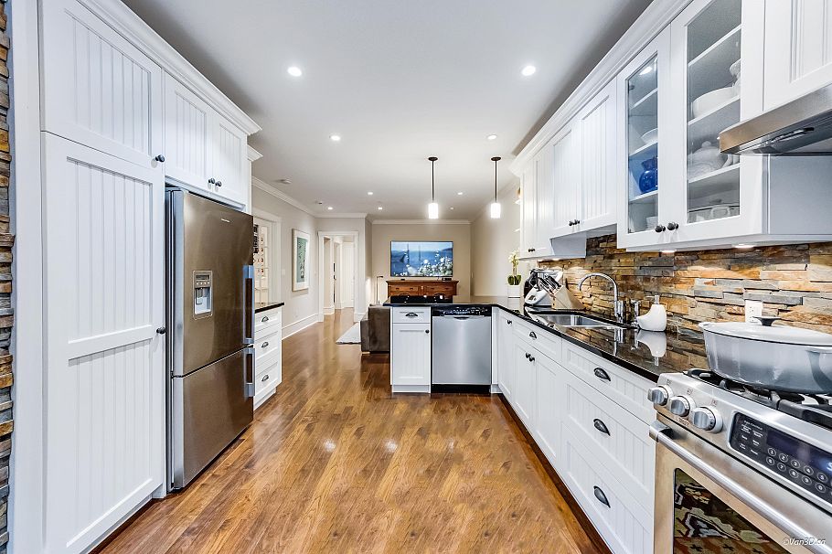 3113 W 42nd Avenue Vancouver, BC - 35