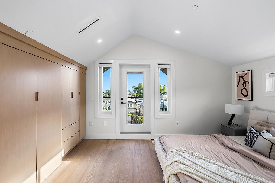 1 165 E 45th Avenue Vancouver, BC - 15