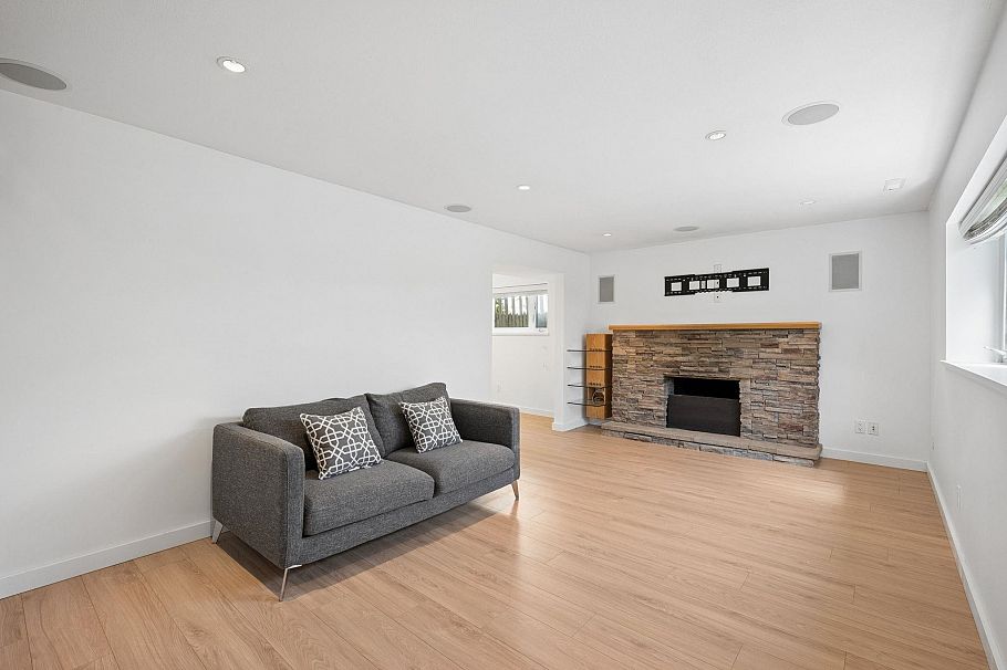 7621 Elliott Street Vancouver, BC - 16