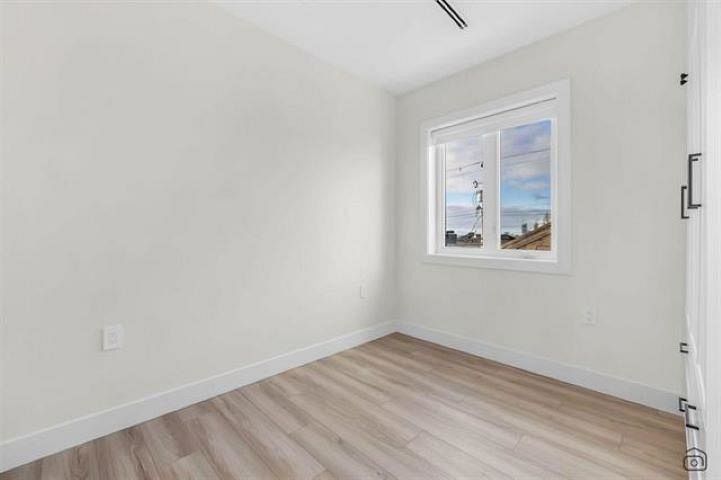 718 E 62nd Avenue Vancouver, BC - 11