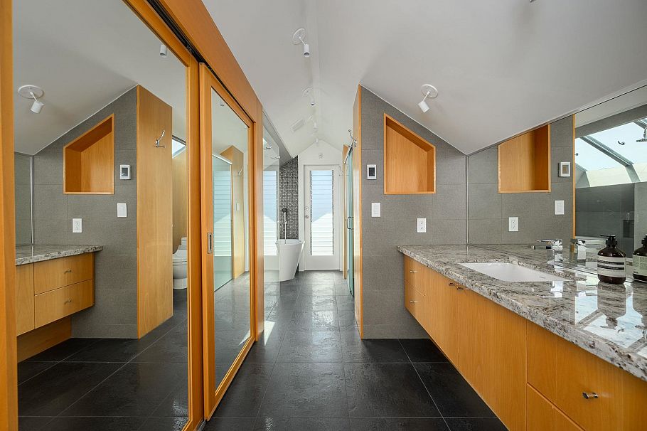 3262 W 1st Avenue Vancouver, BC - 22