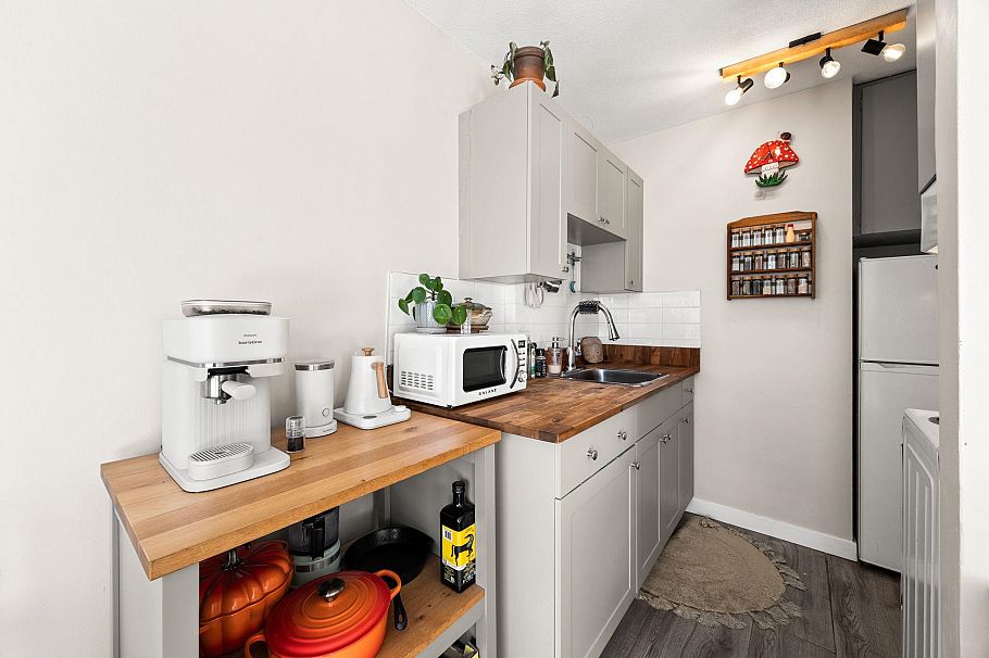 701 1100 Harwood Street Vancouver, BC - 5