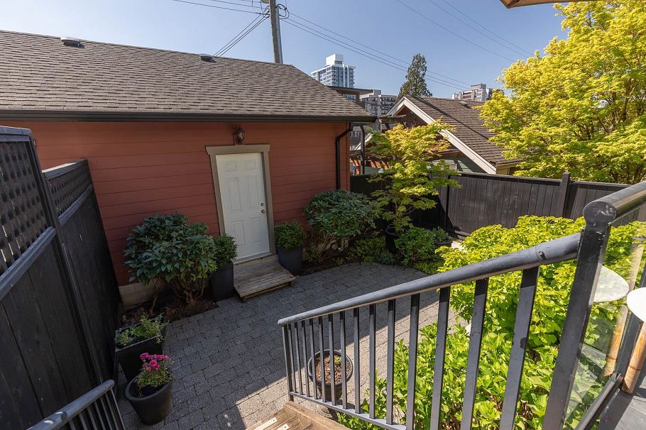 227 E 17 Street North Vancouver, BC - 33