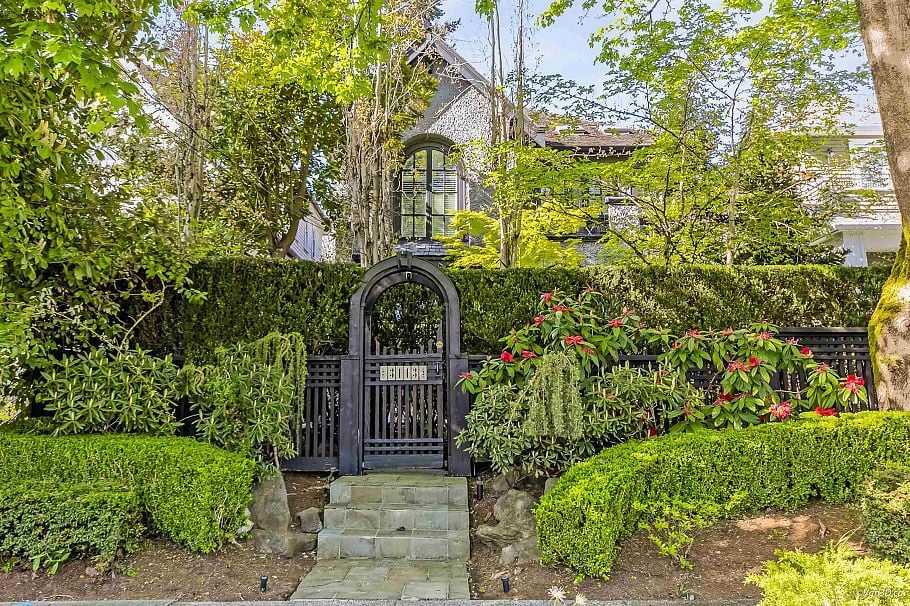 3113 W 42nd Avenue Vancouver, BC - 1