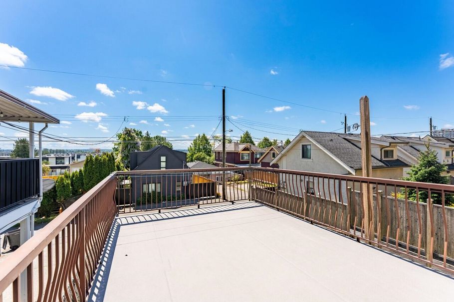 1066 E 63rd Avenue Vancouver, BC - 7