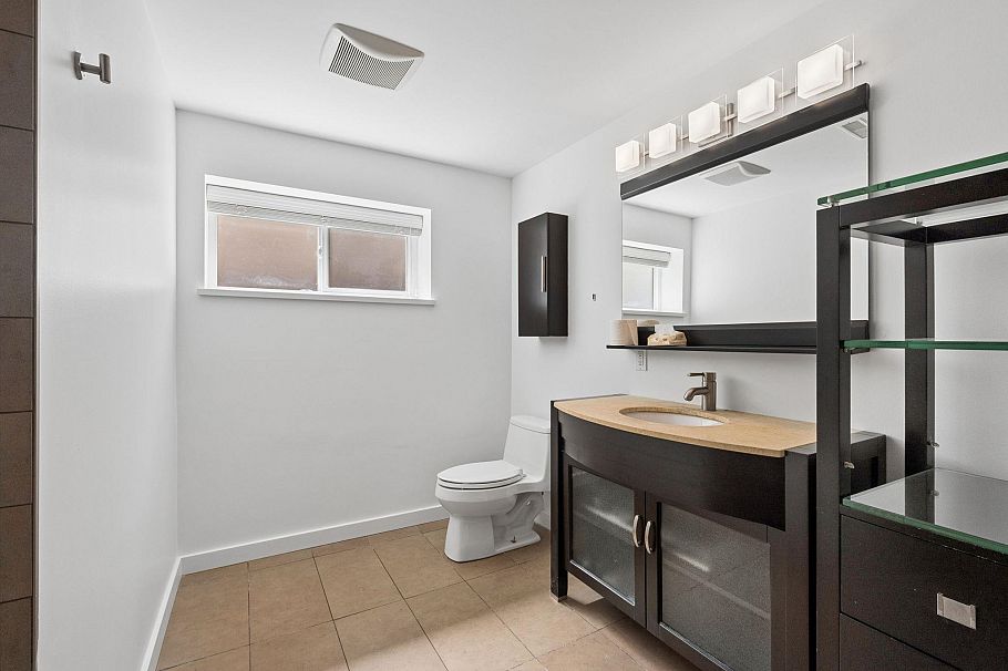 7621 Elliott Street Vancouver, BC - 28
