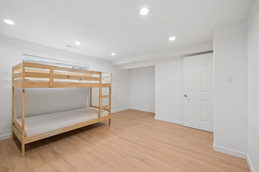 7621 Elliott Street Vancouver, BC - 25