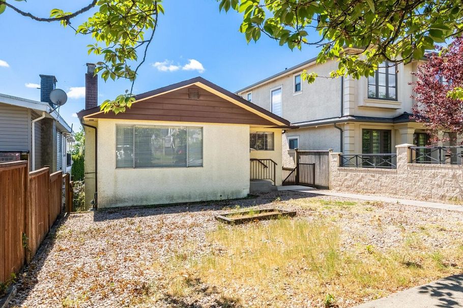 1066 E 63rd Avenue Vancouver, BC - 2