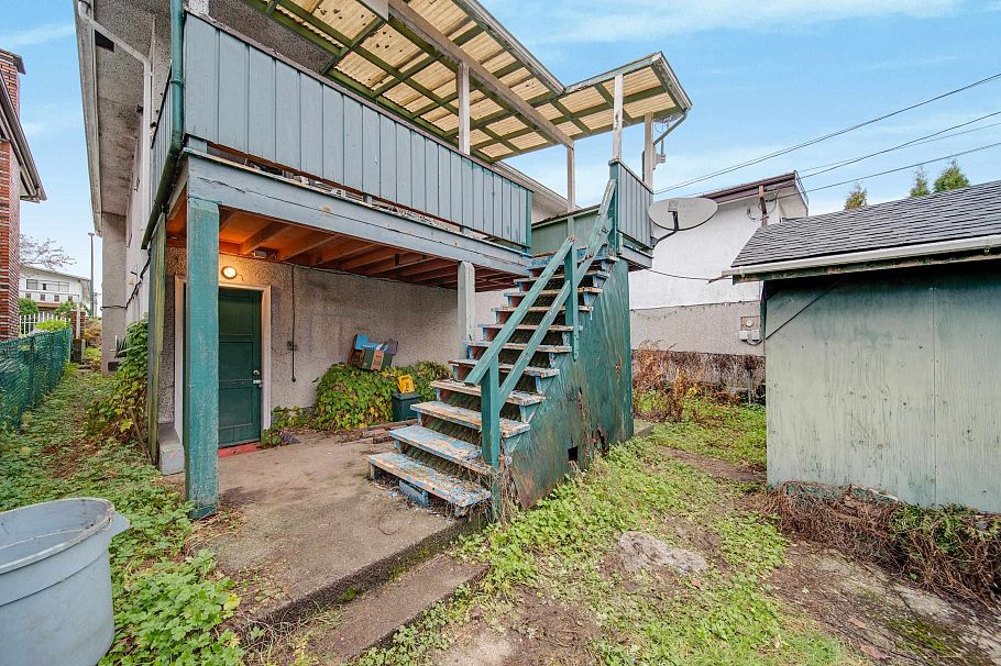 5284 Slocan Street Vancouver, BC - 26