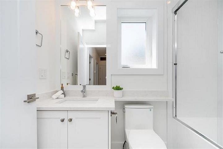 718 E 62nd Avenue Vancouver, BC - 5