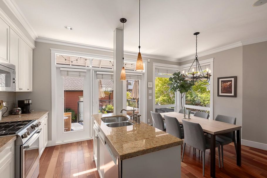 227 E 17 Street North Vancouver, BC - 12