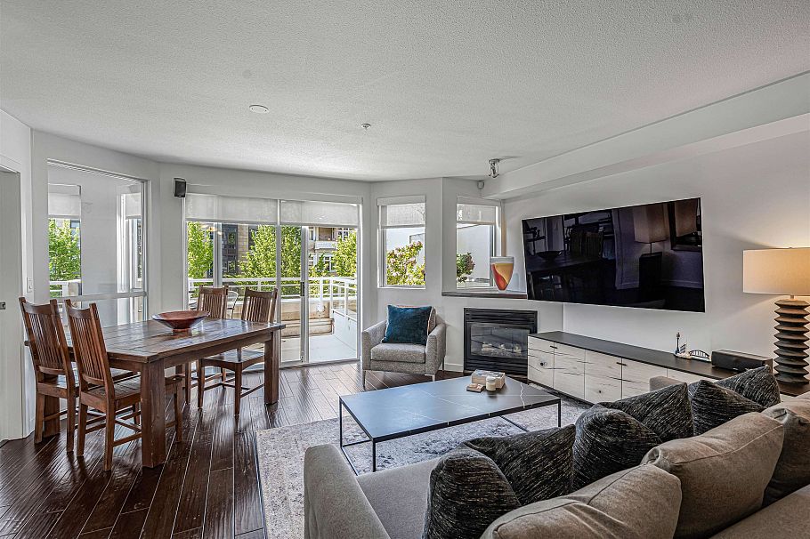 207 122 E 3rd Street North Vancouver, BC - 1