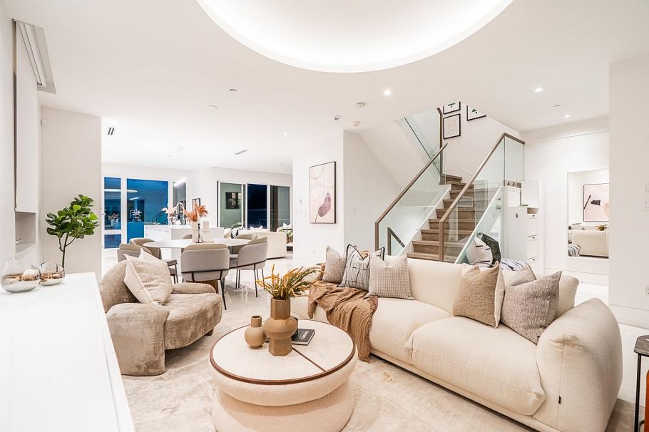 4691 W 9th Avenue Vancouver, BC - 4
