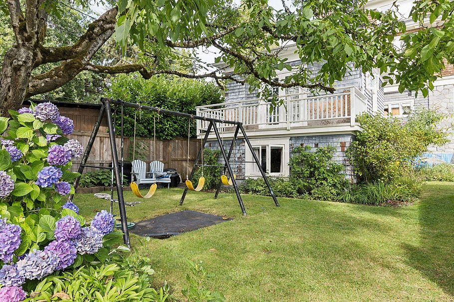 1617 W Grand Boulevard North Vancouver, BC - 34