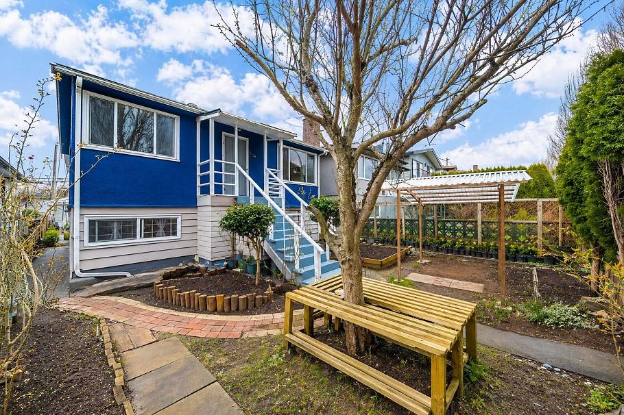 3134 E 1st Avenue Vancouver, BC - 5