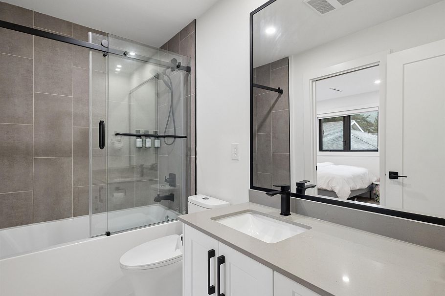 1260 Plateau Drive North Vancouver, BC - 26