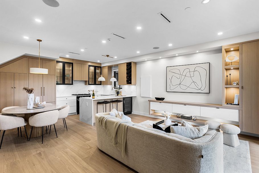 1 165 E 45th Avenue Vancouver, BC - 4