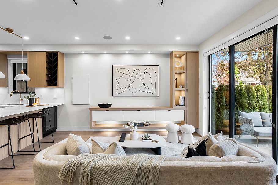 1 165 E 45th Avenue Vancouver, BC - 6