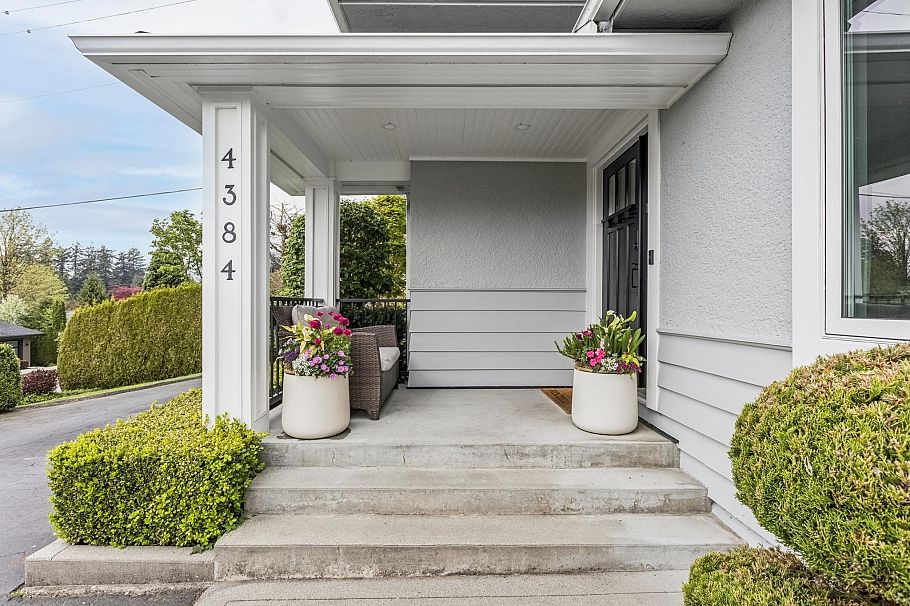 4384 Highland Boulevard North Vancouver, BC - 2