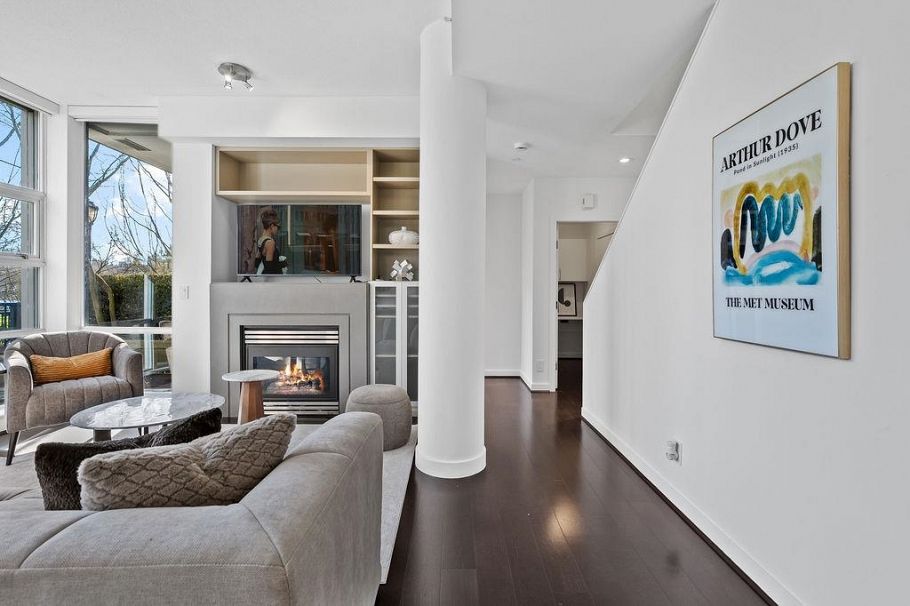 TH105 638 Beach Crescent Vancouver, BC - 3