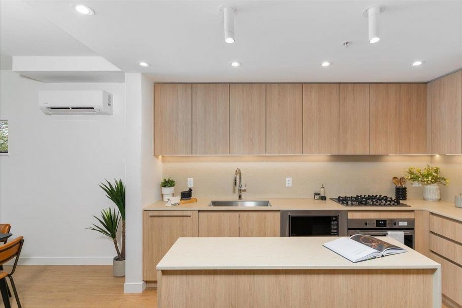 231 2830 Nanaimo Street Vancouver, BC - 5