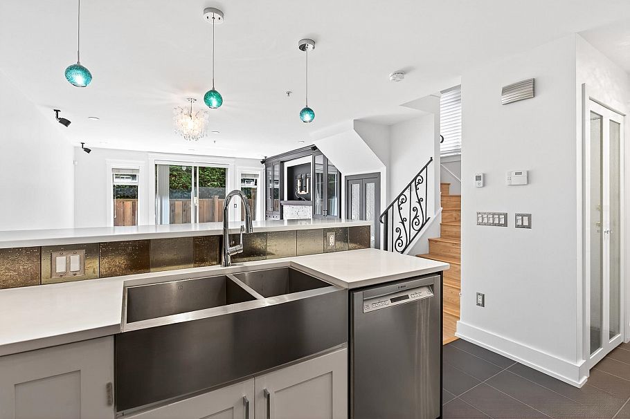 60 3436 Terra Vita Place Vancouver, BC - 17