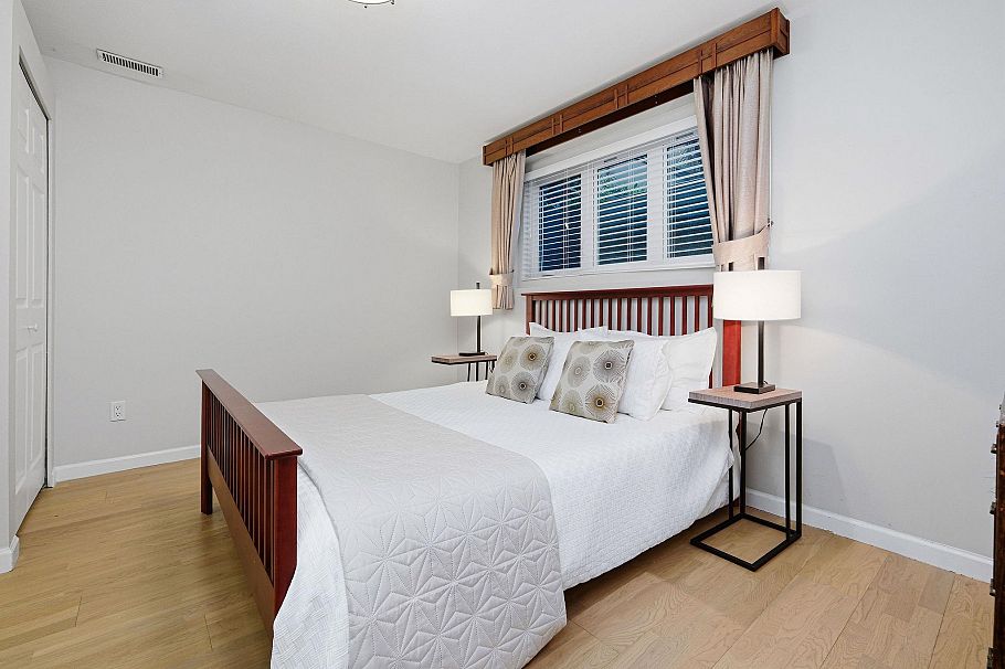 1558 Bowser Avenue North Vancouver, BC - 26