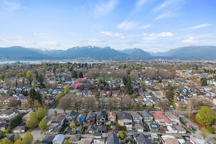 2238 E 5th Avenue Vancouver, BC - 40