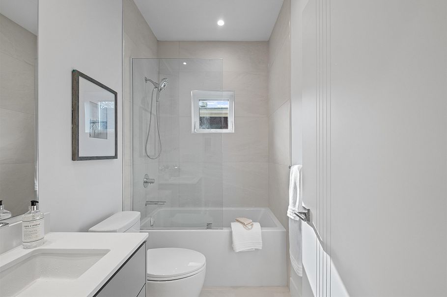 2238 E 5th Avenue Vancouver, BC - 27