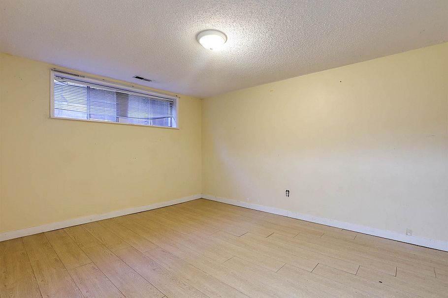 1479 W 57th Avenue Vancouver, BC - 18