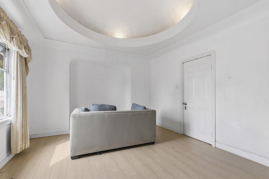1479 W 57th Avenue Vancouver, BC - 5