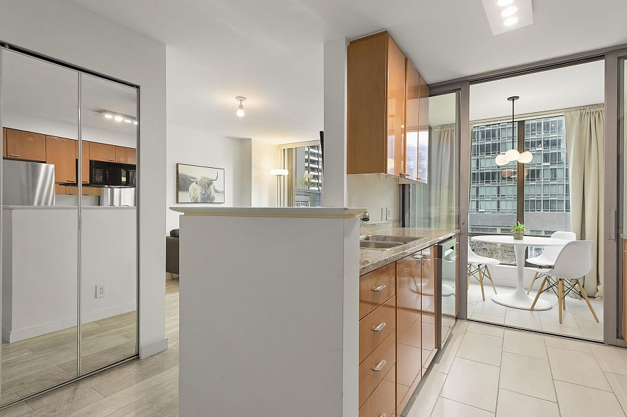 501 1200 W Georgia Street Vancouver, BC - 9