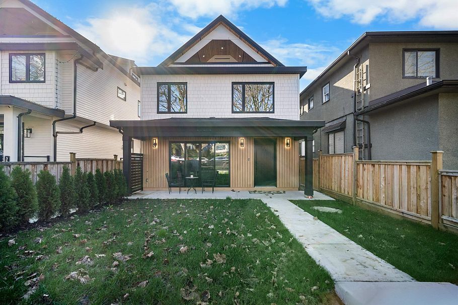 1 3576 E Pender Street Vancouver, BC - 2
