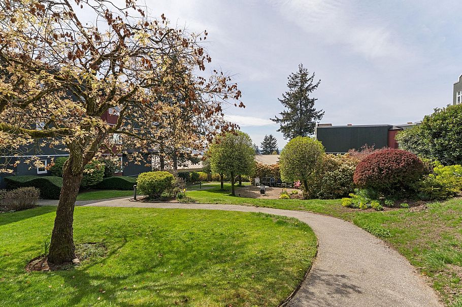 419 121 W 29th Street North Vancouver, BC - 37