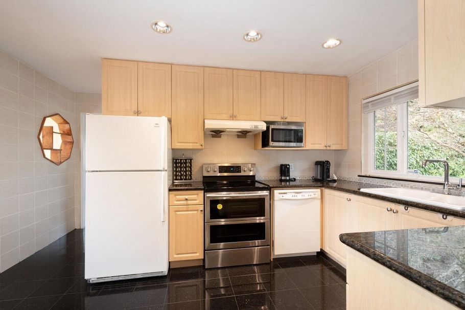 647 Blueridge Avenue North Vancouver, BC - 15