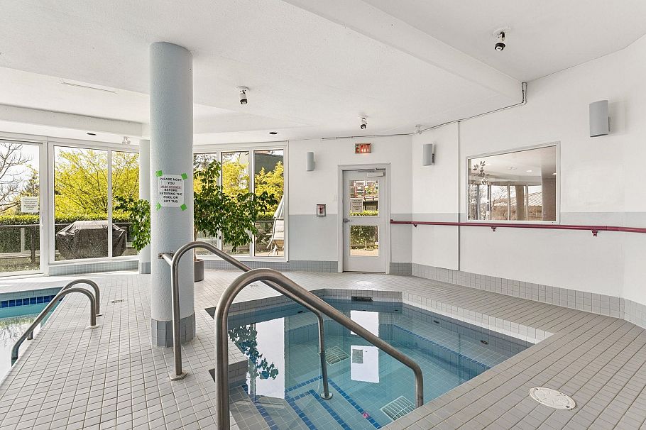 419 121 W 29th Street North Vancouver, BC - 25