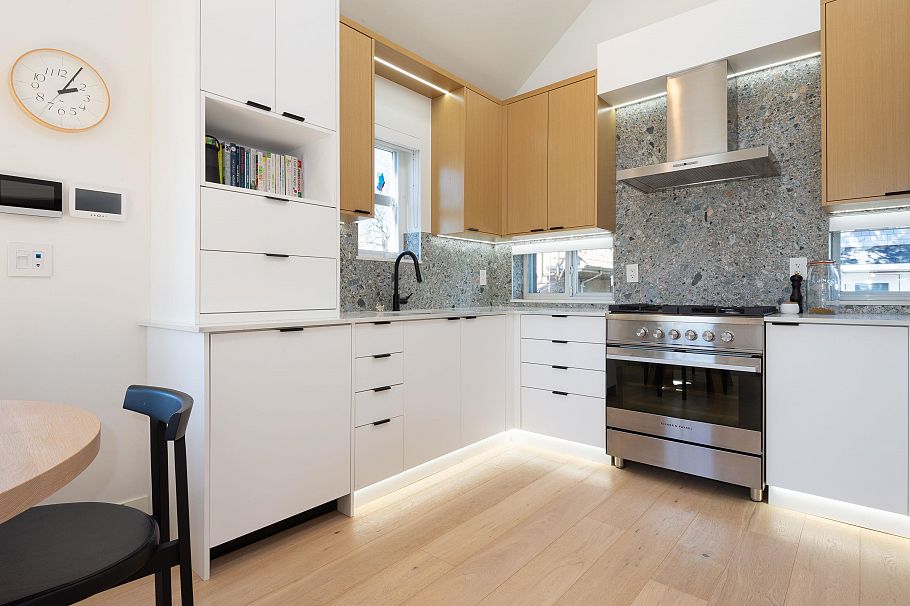 1346 E 11th Avenue Vancouver, BC - 8