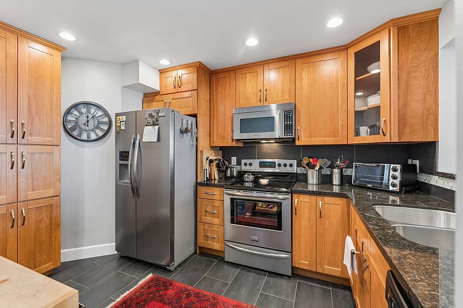 419 121 W 29th Street North Vancouver, BC - 12