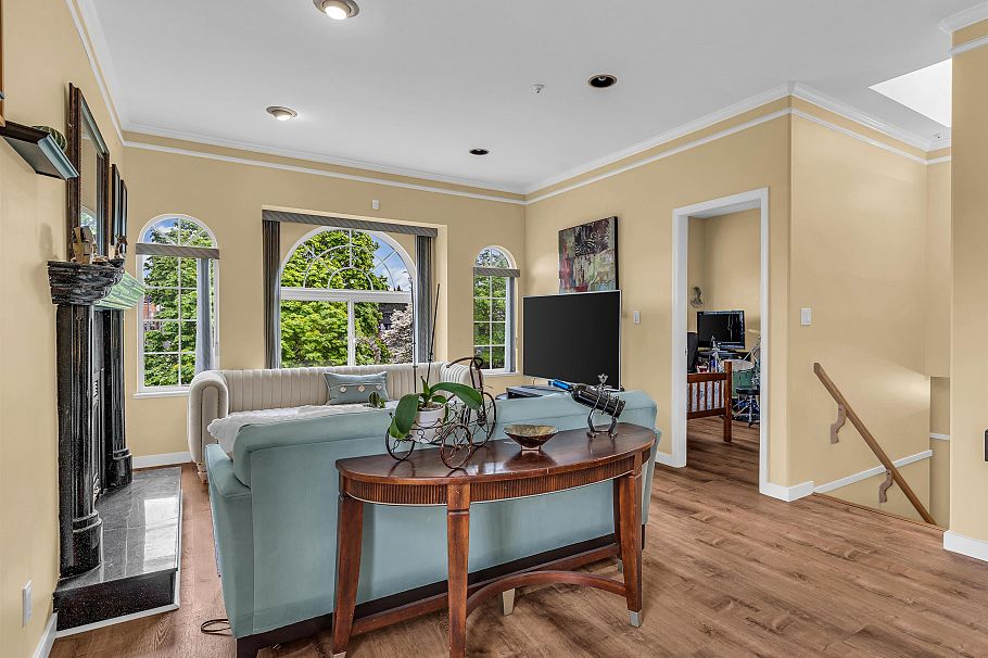 5323 Dumfries Street Vancouver, BC - 3
