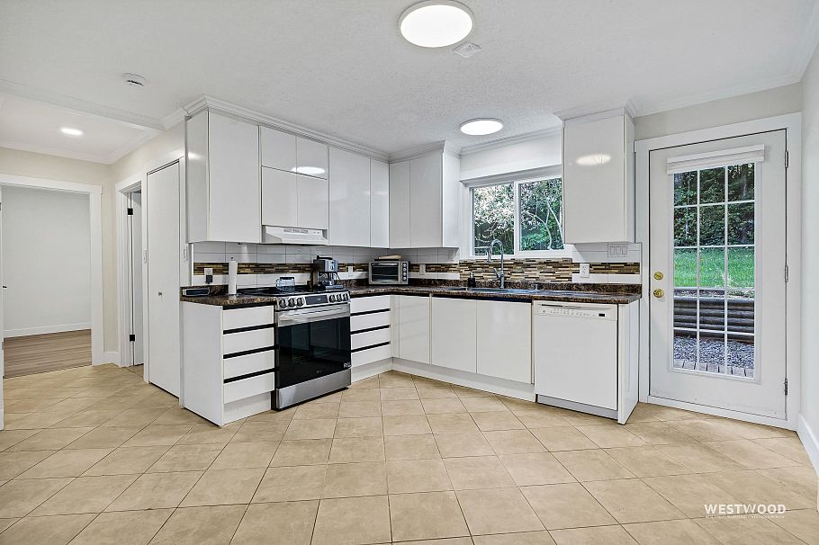 1422 Kilmer Road North Vancouver, BC - 32