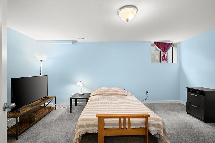 81 1930 Cedar Village Crescent North Vancouver, BC - 21