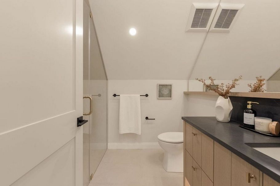 2542 Grant Street Vancouver, BC - 32