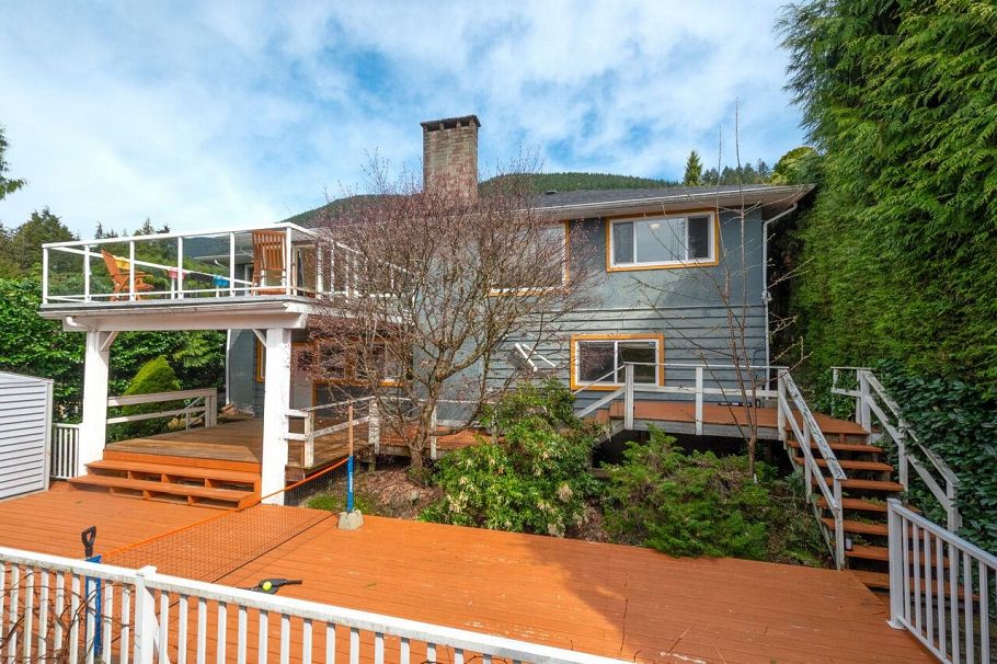 647 Blueridge Avenue North Vancouver, BC - 35
