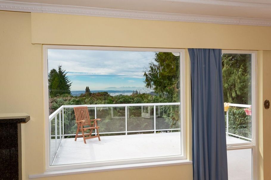 647 Blueridge Avenue North Vancouver, BC - 2