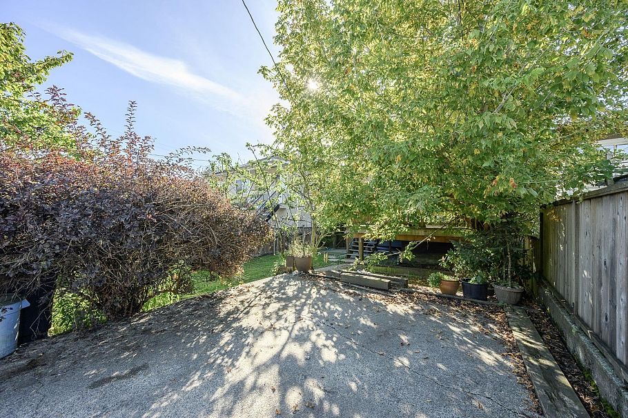 2633 Venables Street Vancouver, BC - 14