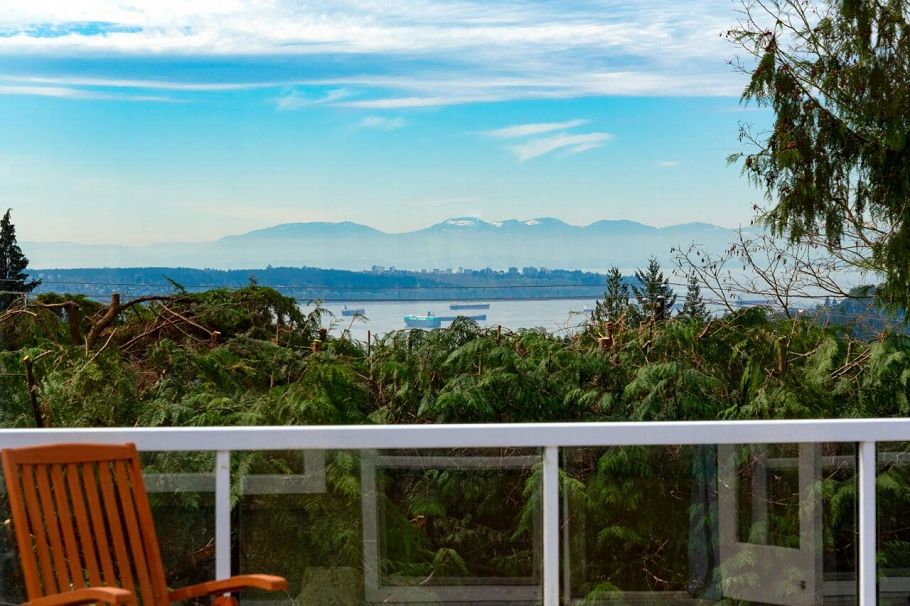 647 Blueridge Avenue North Vancouver, BC - 1
