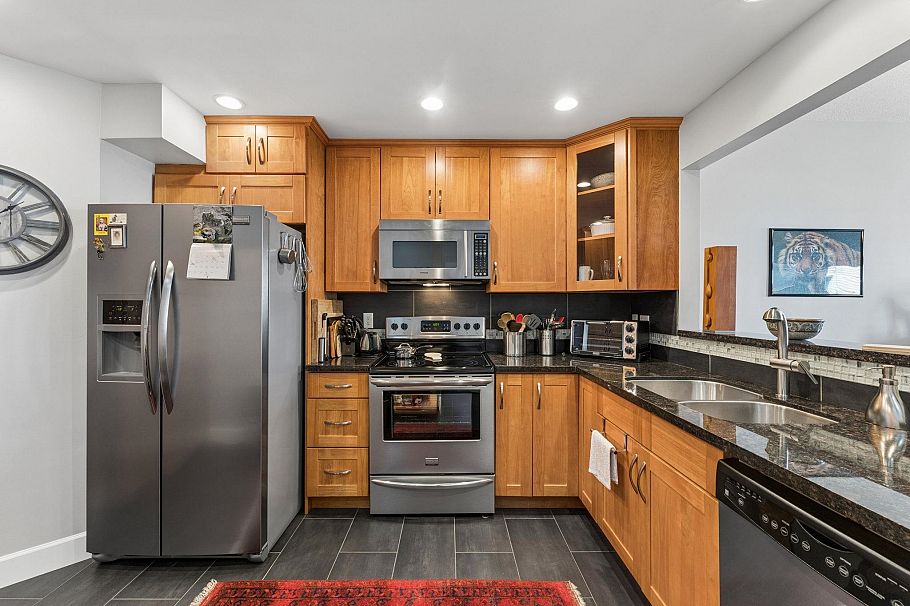 419 121 W 29th Street North Vancouver, BC - 13