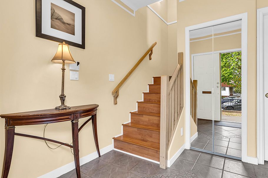 5323 Dumfries Street Vancouver, BC - 2